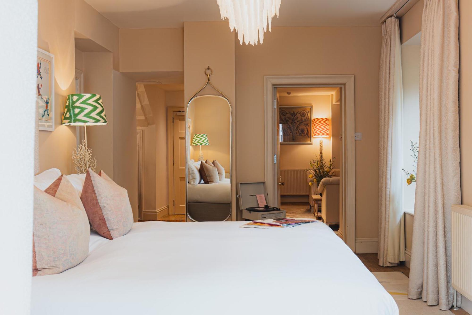 No 15 By Guesthouse, Бат Екстериор снимка A bedroom at The Ivy Hotel