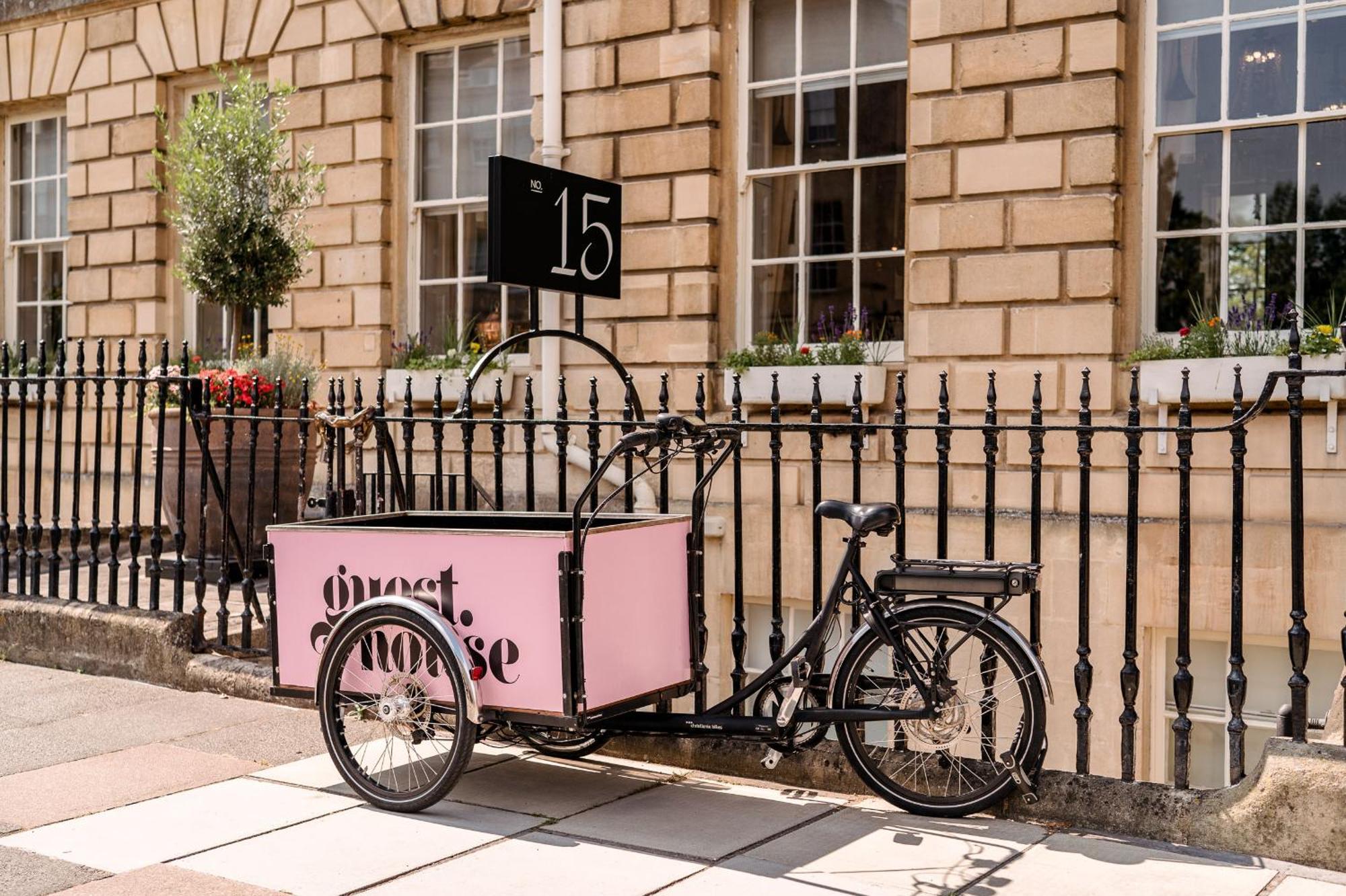 No 15 By Guesthouse, Бат Екстериор снимка A cargo bike in Bath, England