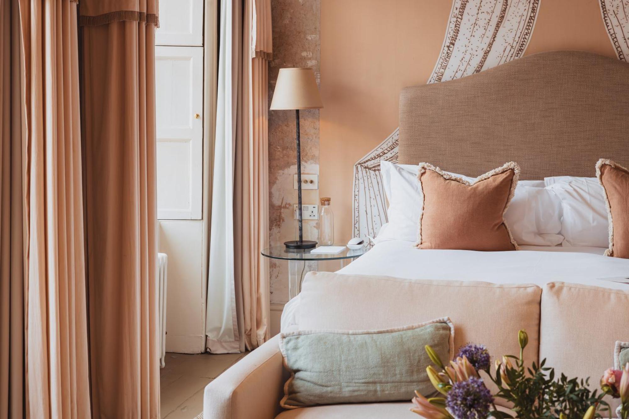 No 15 By Guesthouse, Бат Екстериор снимка A bedroom at The Mitre