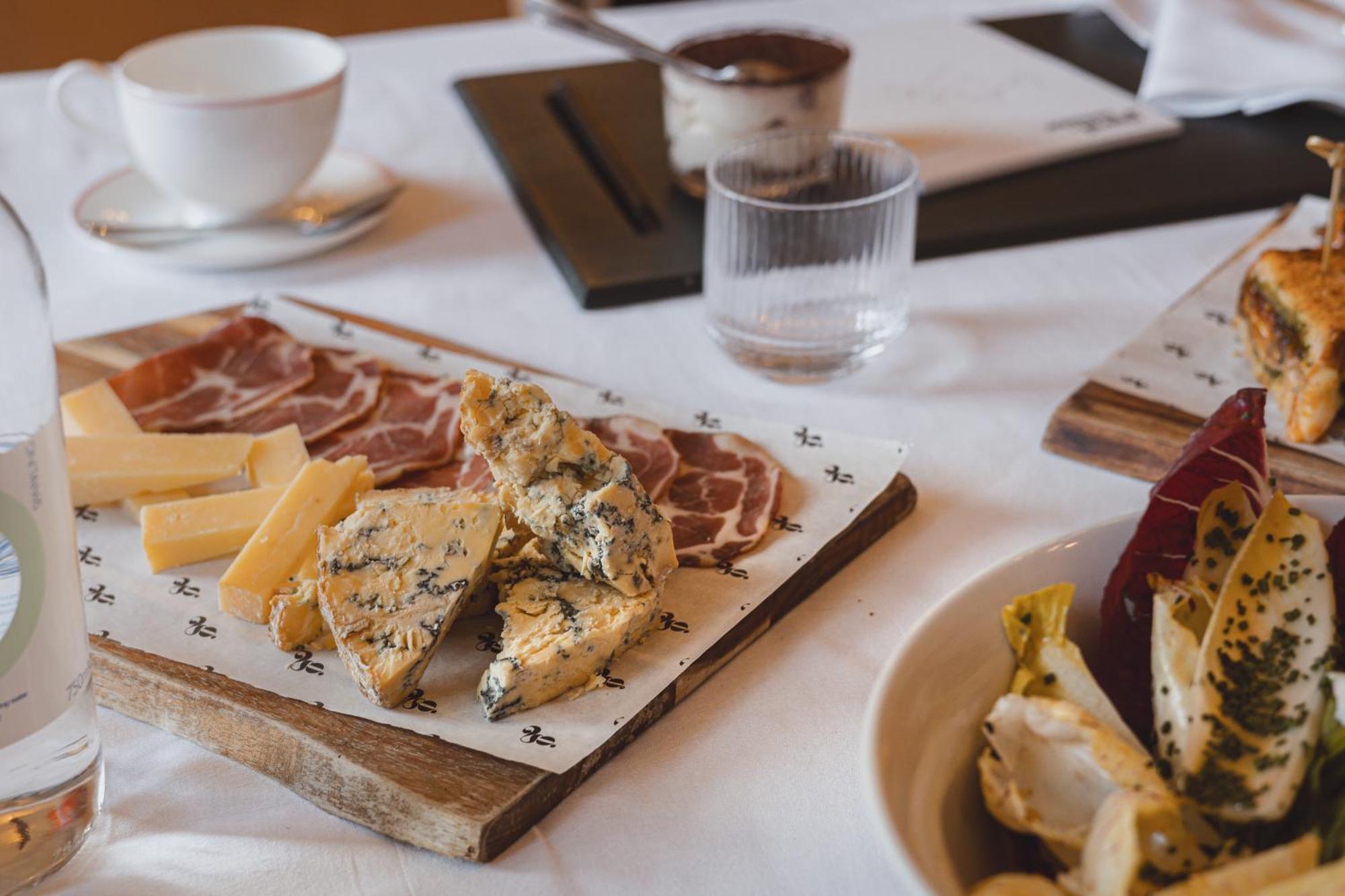 No 15 By Guesthouse, Бат Екстериор снимка Blue cheese with prosciutto