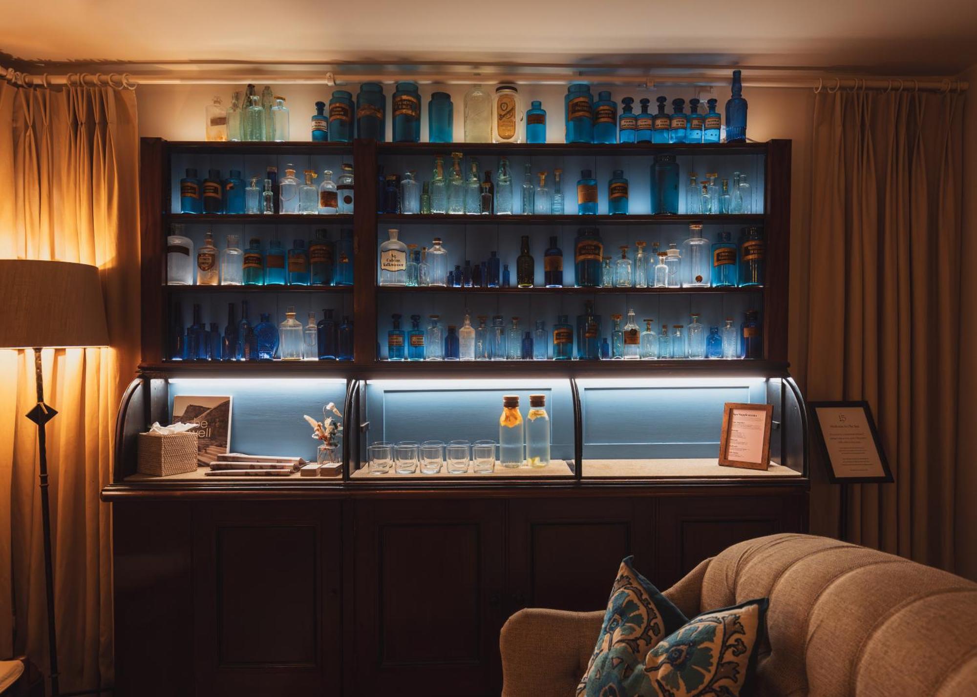 No 15 By Guesthouse, Бат Екстериор снимка The bar at the 2019 edition of the G7 summit